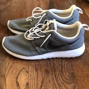 Men’s Nike Rosche: Size 11